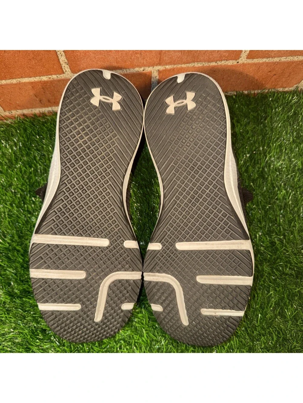 Size 9 - Under Armour Charged Focus Black Halo Grey